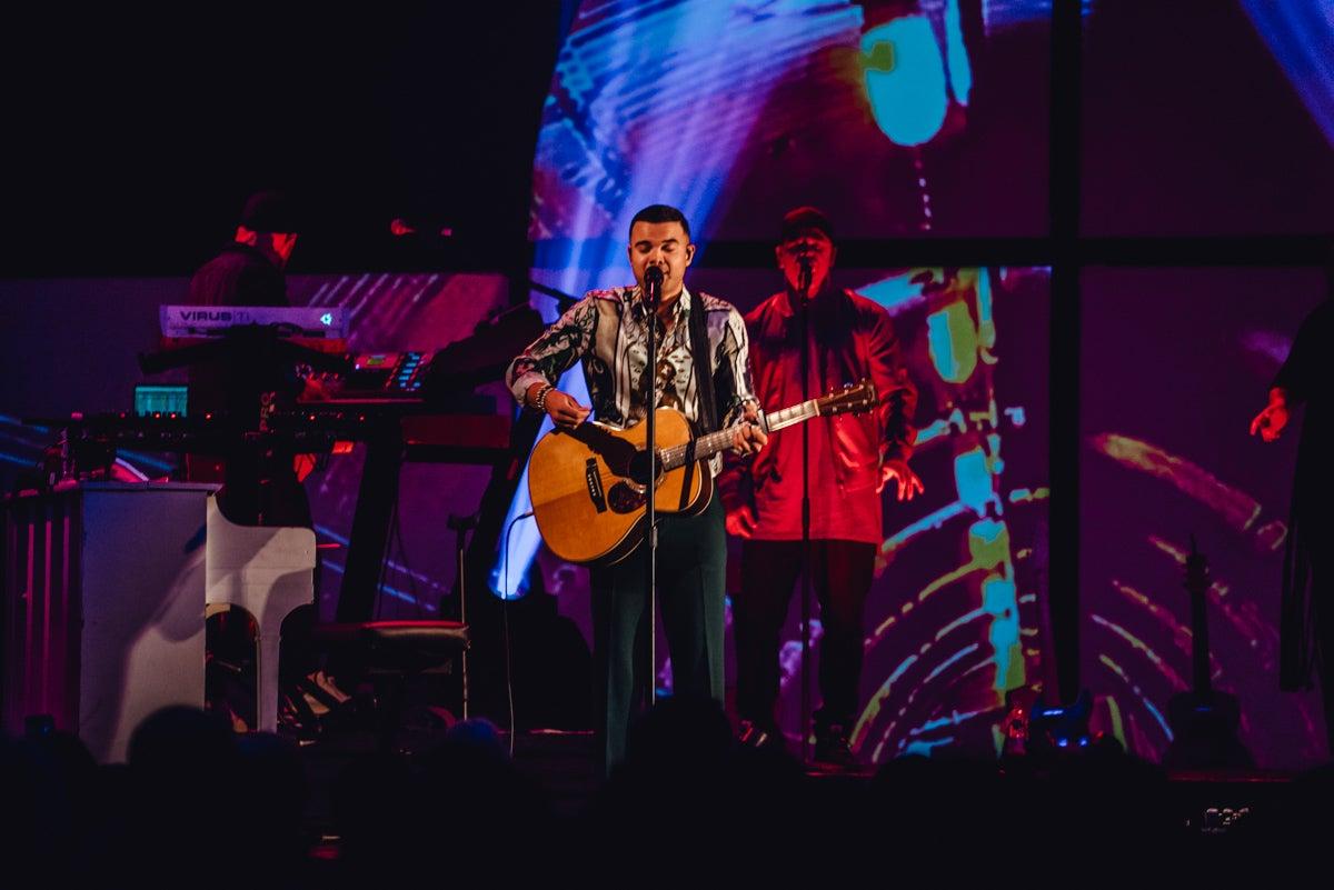 Guy Sebastian playing at Venue 114