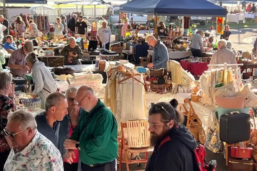 People walking through stalls looking for collectables