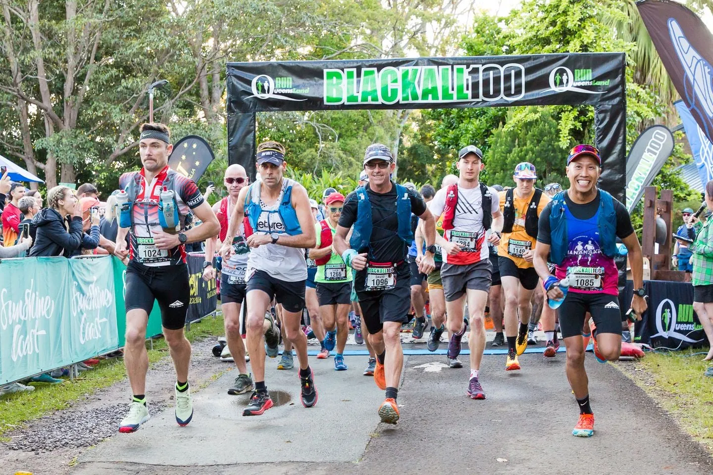 Blackall 100: a bunch of runners taking off from the start line