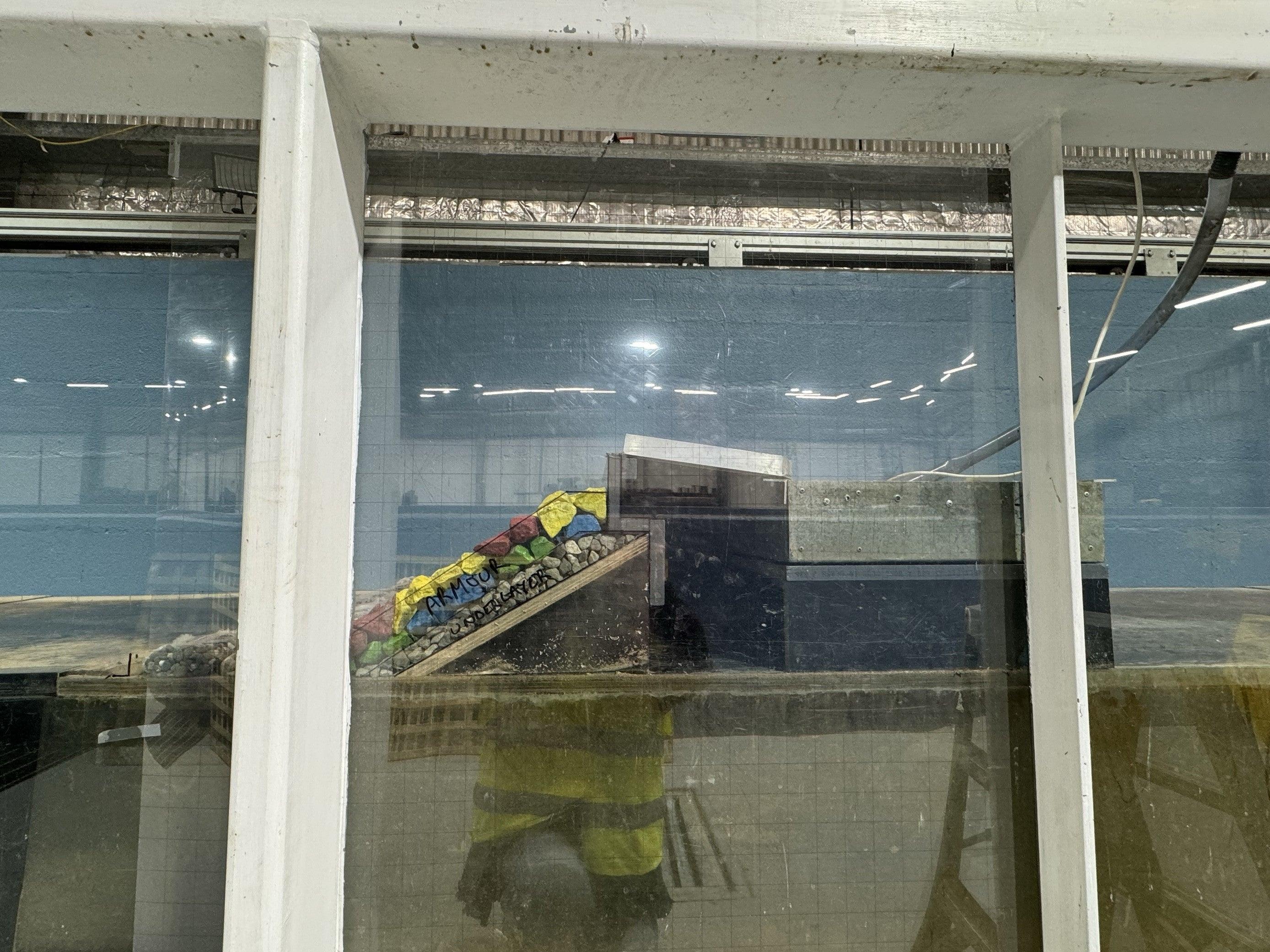 TS Onslow seawall 2D Physical Model testing (by Manly Hydraulics Laboratory).